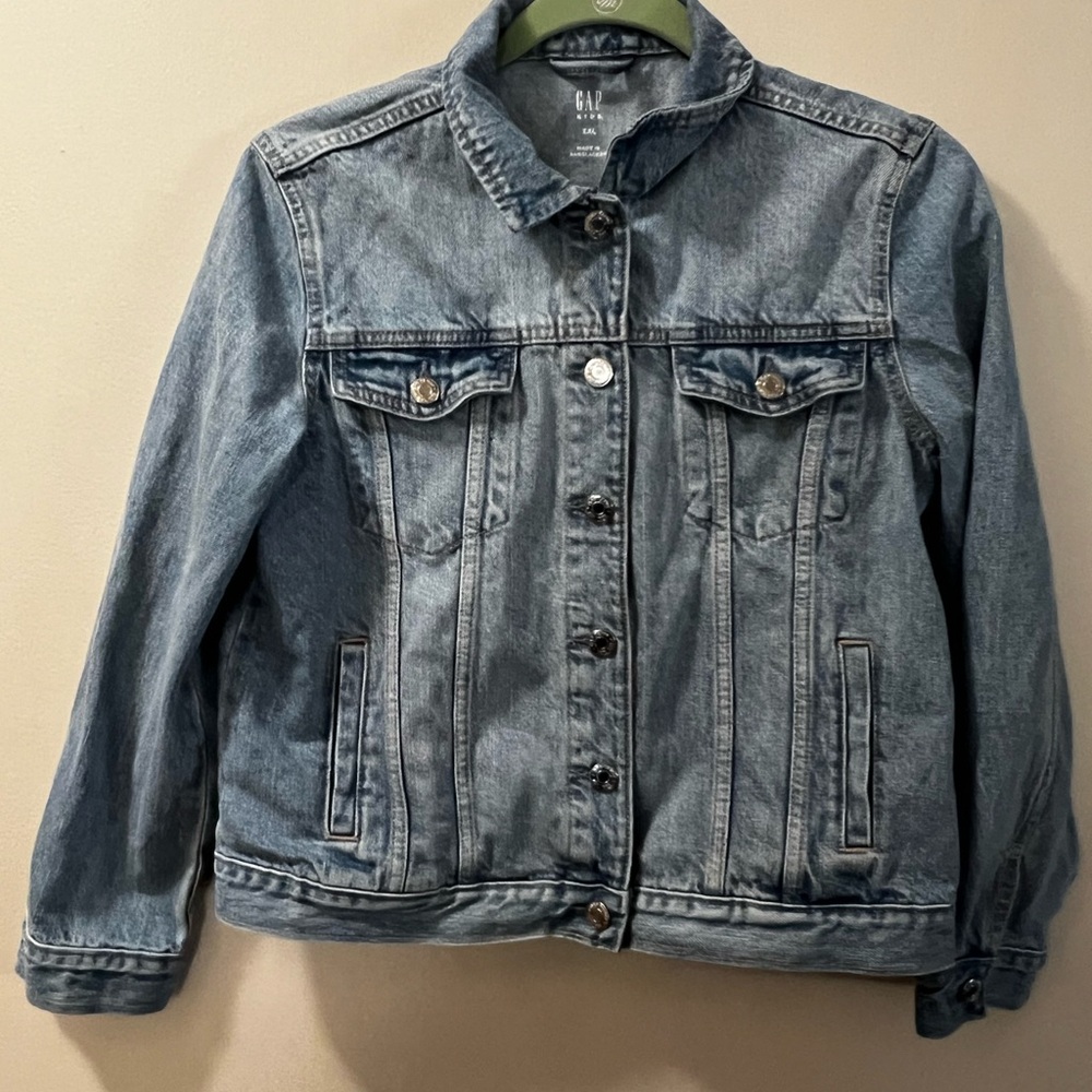 GAP Kids Jean jacket size XXL Blue denim Used like new Snap buttons and pockets